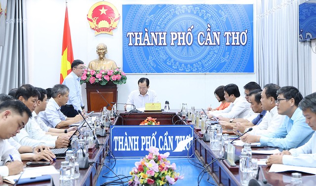 Tổng giám đốc EVNNPT Phạm Lê Phú tại cuộc làm việc với lãnh đạo UBND TP. Cần Thơ ngày 13/11/2025.