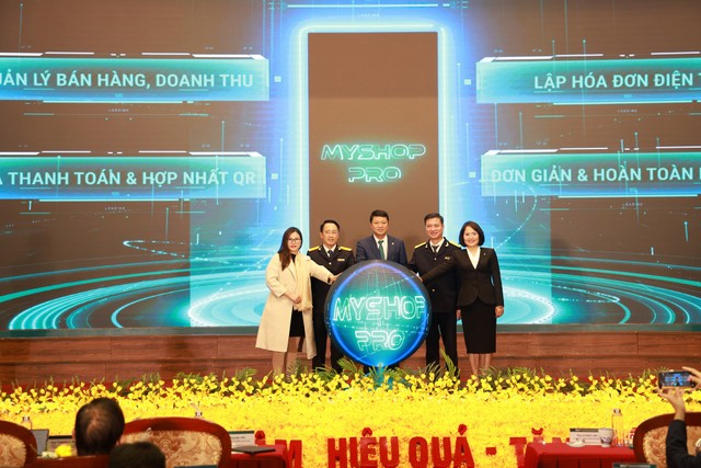 Đại diện Cục Thuế, BIDV và hộ Kl992 VIP Trang Chủ 2026 thực hiện nghi thức ra mắt MyShop Pro - hệ sinh thái Kl991.com nạp rút nhanh toàn diện dành cho tiểu thương, hộ Kl992 VIP Trang Chủ 2026