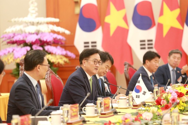 Chủ tịch Quốc hội Woo Won Shik phát biểu tại buổi hội kiến.