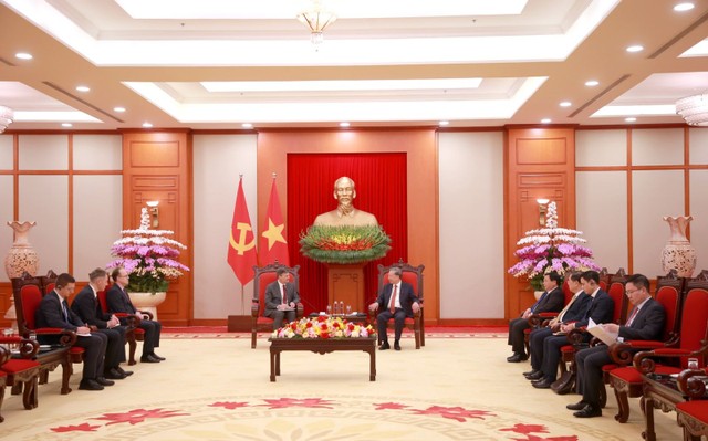 Tổng Bí thư Tô Lâm tiếp Giám đốc Học viện Tổng thống Liên bang Nga Aleksey Komissarov.