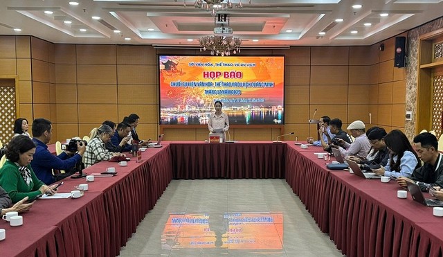 Bà Nguyễn Thị Thanh Thủy, Phó giám đốc Sở Văn hóa, Thể thao và Du lịch tỉnh Quảng Ninh phát biểu tại họp báo.