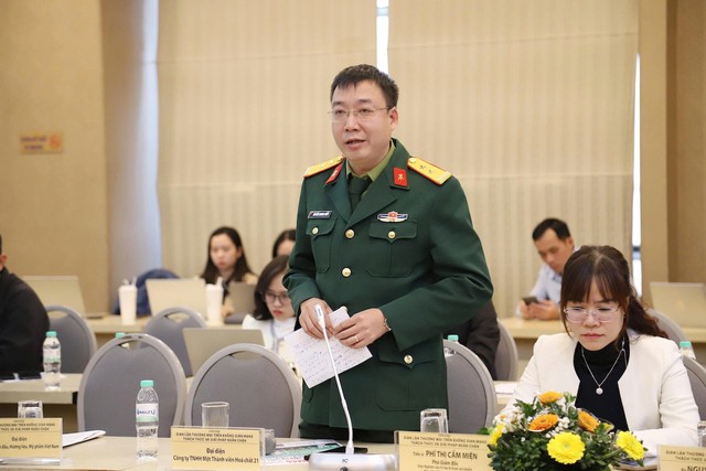 Ông Nguyễn Quang Hiếu, đại diện Phòng Kl992 VIP Trang Chủ 2026 Công ty TNHH Một thành viên Hóa chất 21 (Z121) chia sẻ tại diễn đàn.