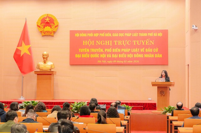 TS. Nguyễn Quỳnh Liên, Ủy viên Đoàn Chủ tịch, Trưởng Ban Dân chủ, Giám sát và Phản biện Trang Chủ KL99Com Số 1 Link Đăng Ký KL999 (Ủy ban Trung ương MTTQ Việt Nam) chia sẻ thông tin tại hội nghị.