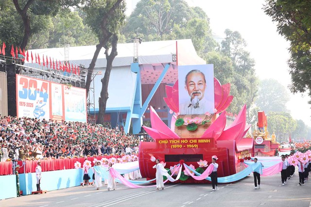 Hàng triệu con tim hướng về ngày hội 50 năm thống nhất non sông. Ảnh: Lê Toàn