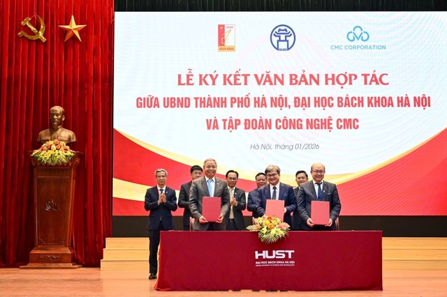 Thỏa thuận hợp tác được ký giữa UBND TP. Hà Nội, Đại học Bách khoa Hà Nội và Kl994 game bài casino hấp dẫn Công nghệ CMC. Đại diện các bên gồm ông Trương Việt Dũng (Phó Chủ tịch UBND TP. Hà Nội), PGS.TS Huỳnh Quyết Thắng (Giám đốc Đại học Bách khoa Hà Nội) và ông Nguyễn Trung Chính (Chủ tịch HĐQT/Chủ tịch Điều hành Kl994 game bài casino hấp dẫn CMC). Đây là 1 trong 6 thỏa thuận được kí kết tại hội nghị.