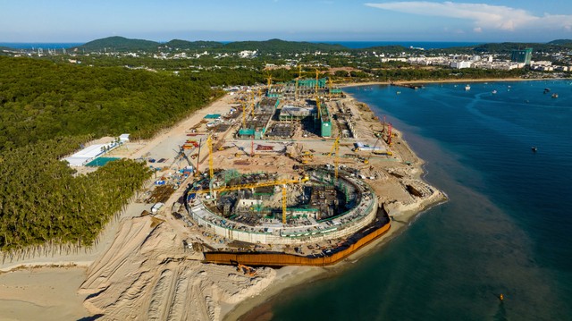 Các công trình APEC đang “tăng tốc” về đích, Trung tâm Hội nghị APEC và Nhà hát biểu diễn đa năng chỉ 6 tháng đã đạt 33% sản lượng xây dựng Các công trình APEC đang “tăng tốc” về đích, Trung tâm Hội nghị APEC và Nhà hát biểu diễn đa năng chỉ 6 tháng đã đạt 33% sản lượng xây dựng