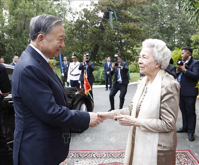Hoàng thái hậu Norodom Monineath Sihanouk đón Tổng Bí thư Tô Lâm đến thăm. Ảnh: Thống Nhất/TTXVN