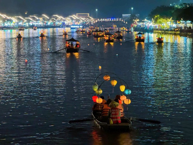 Không gian văn hóa tại Phố cổ Hoa Lư cũng trở thành tâm điểm thu hút khách du lịch