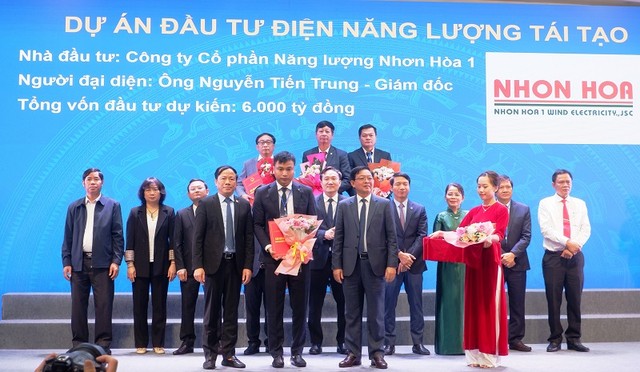 UBND tỉnh Gia Lai trao biên bản ghi nhớ hợp tác Kl99ok phiên bản mới với đại diện Công ty cổ phần Năng lượng Nhơn Hòa 1 về dự án năng lượng tái tạo (điện gió, điện mặt trời).