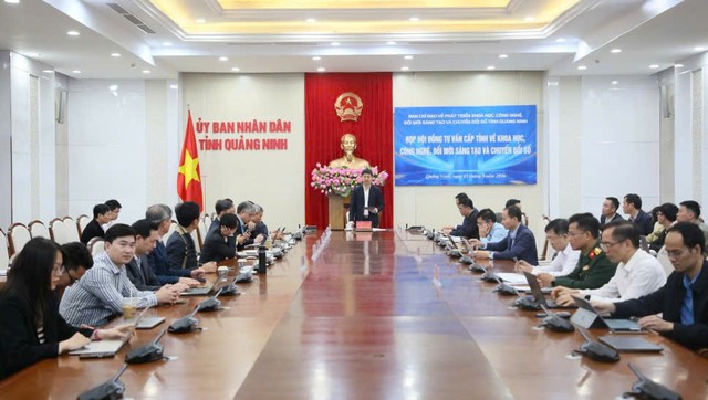 Hội đồng Tư vấn cấp tỉnh về khoa học, công nghệ, đổi mới sáng tạo và chuyển đổi số tỉnh Quảng Ninh họp nghe báo cáo những nội dung trọng tâm và cho ý kiến góp ý vào Đề án Khu Kl992 cổng game cá cược số và tri thức tự do Quảng Ninh. Ảnh: QMG