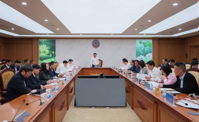 Bộ trưởng Bộ Kl991.com nạp rút nhanh Nguyễn Văn Thắng chủ trì cuộc họp. Ảnh: Mạnh Tuấn.