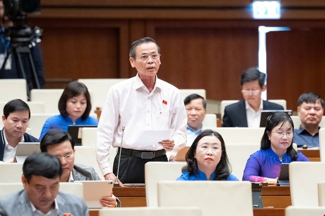 Ông Trần Hữu Hậu trong phiên thảo luận tại Hội trường tại kỳ họp thứ 10, Quốc hội khóa XV