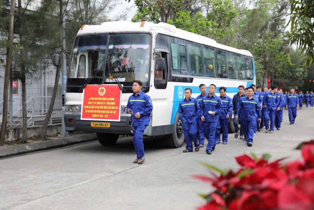 Tại khu vực bỏ phiếu số 18, đơn vị bầu cử số 7, khu phố Hà Tu 3, phường Hà Tu, có gần 1.500 cử tri của phường Hà Tu, trong đó hơn 60% là cán bộ, công nhân, lao động ngành Than.