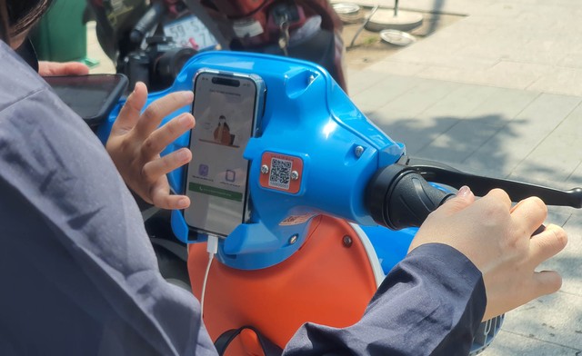 Chỉ vài thao tác đơn giản qua app, người dân đã có thể lấy xe và trải nghiệm.