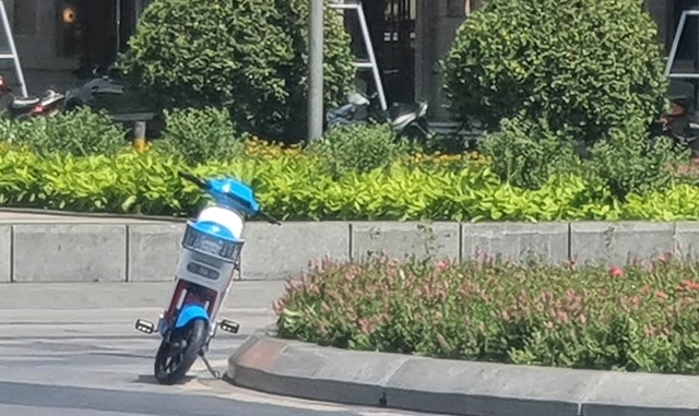 Tuy nhiên, thời gian chạy thử nghiệm chỉ có 15 phút. Nhiều khách chạy quá thời gian. Xe ngưng và khóa.