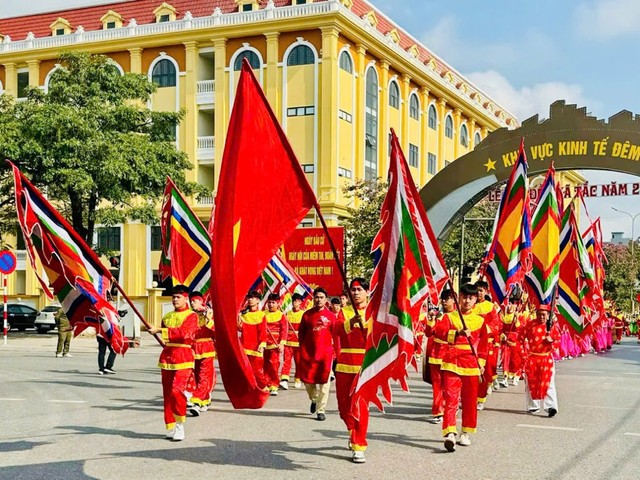 Phường Móng Cái 2 công bố Quyết định công nhận Đề án phát triển Kl992 cổng game cá cược đêm gắn với các giá trị lịch sử, văn hóa truyền thống.