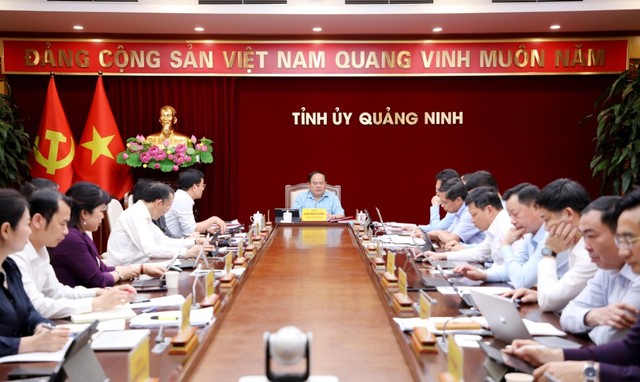 Ông Quản Minh Cường, Bí thư Tỉnh ủy Quảng Ninh chủ trì cuộc họp. Ảnh: Thu Chung