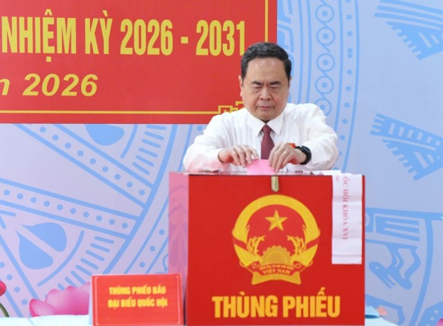 Chủ tịch Quốc hội Trần Thanh Mẫn bỏ phiếu tại đơn vị bầu cử số 12, TP.HCM.Ảnh: Lâm Hiển