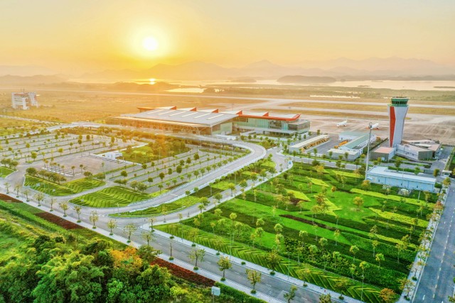 Từ một vùng sình lầy, Sun Group xây dựng Cảng hàng không quốc tế Vân Đồn quy mô. Ảnh: Ánh Dương