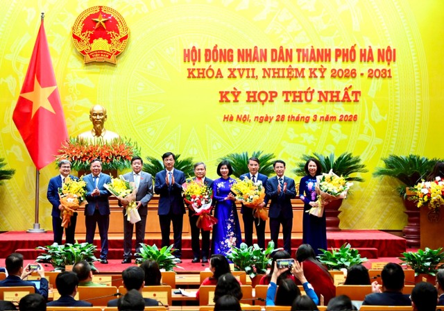 Lãnh đạo Thành ủy, HĐND TP. Hà Nội tặng hoa chúc mừng các ông/bà được bầu giữ chức vụ Chủ tịch UBND TP. Hà Nội, Phó Chủ tịch UBND TP. Hà Nội khóa XVII, nhiệm kỳ 2026-2031.