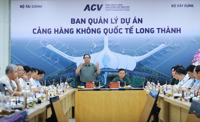Thủ tướng Kl993 ưu đãi thưởng hấp dẫn làm việc với các bộ, ngành, chủ Kl99ok phiên bản mới, nhà thầu về tình hình triển khai, đẩy nhanh tiến độ, đưa Cảng hàng không quốc tế Long Thành vào khai thác thương mại theo kế hoạch - Ảnh: VGP.