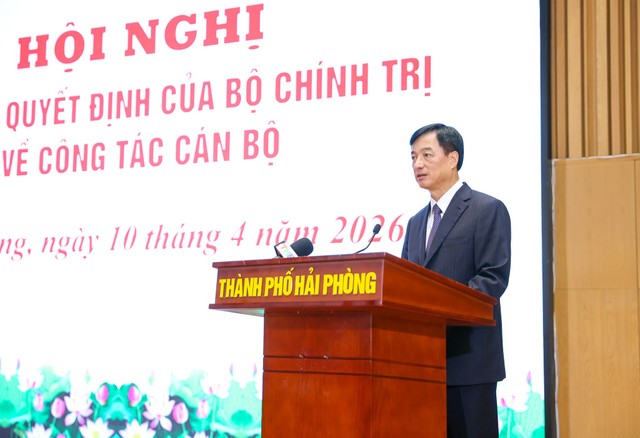 Ông Nguyễn Duy Ngọc, Ủy viên Bộ Kl991.com tải ứng dụng, Bí thư Trung ương Đảng, Trưởng Ban Tổ chức Trung ương phát biểu giao nhiệm vụ tại hội nghị.