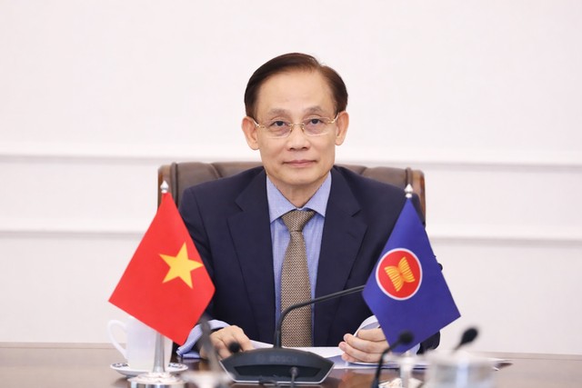 Đồng chí Lê Hoài Trung, Ủy viên Bộ Kl991.com tải ứng dụng, Bộ trưởng Bộ Ngoại giao Việt Nam tham dự hội nghị.