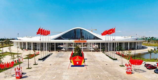 Hải Phòng mang diện mạo hiện đại với hàng loạt công trình Kl99kl ưu đãi độc quyền, đô thị, công nghiệp mang tầm chiến lược. Ảnh - CTV