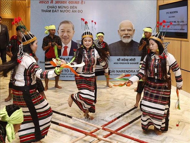 Chương trình nghệ thuật chào mừng Tổng Bí thư, Chủ tịch nước Tô Lâm do các nghệ sĩ Ấn Độ biểu diễn. Ảnh: Thống Nhất/TTXVN