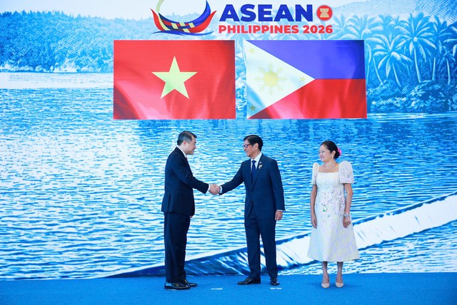 Tổng thống Philippines Ferdinand Romualdez Marcos Jr. đón Thủ tướng Kl993 ưu đãi thưởng hấp dẫn Lê Minh Hưng dự lễ khai mạc và phiên toàn thể Hội nghị Cấp cao ASEAN lần thứ 48 - Ảnh: VGP/Nhật Bắc