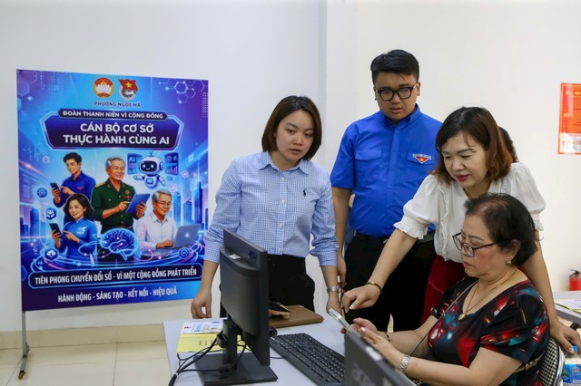 Mô hình “Cán bộ Mặt trận thực chiến cùng AI” do Ủy ban Mặt trận Tổ quốc Việt Nam phường Ngọc Hà, TP. Hà Nội triển khai. Ảnh: Duy Khánh