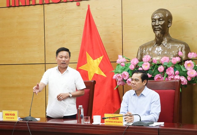 Lãnh đạo tỉnh phát biểu tại buổi làm việc.