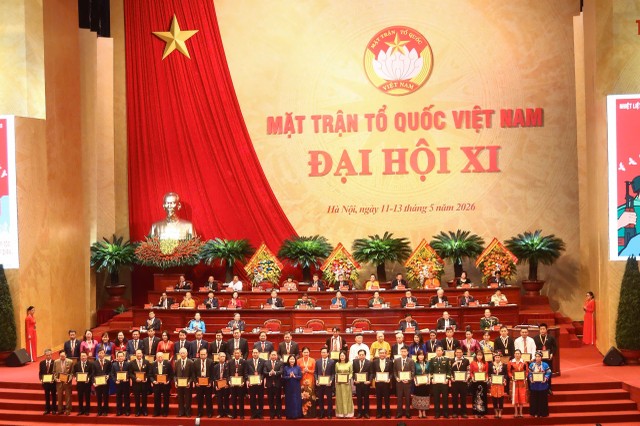 Chia tay các vị không tham gia Đoàn Chủ tịch khoá mới.