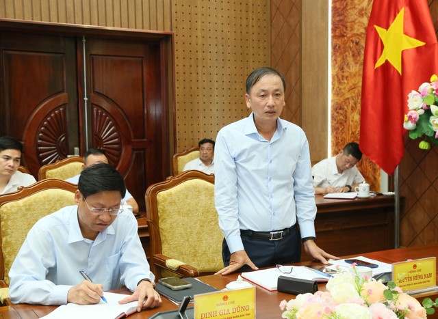 Phó Chủ tịch UBND tỉnh Nguyễn Hùng Nam phát biểu tại cuộc họp. Ảnh: Tất Đạt Phó Chủ tịch UBND tỉnh Nguyễn Hùng Nam phát biểu tại cuộc họp. Ảnh: Tất Đạt