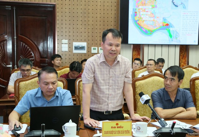 Đại diện nhà Kl99ok phiên bản mới dự án Xây dựng tái hiện thương cảng Phố Hiến xưa phát biểu tại cuộc họp. Ảnh: Tất Đạt Đại diện nhà Kl99ok phiên bản mới dự án Xây dựng tái hiện thương cảng Phố Hiến xưa phát biểu tại cuộc họp. Ảnh: Tất Đạt