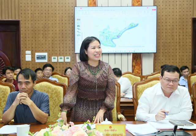 Đại diện nhà Kl99ok phiên bản mới dự án Khu du lịch, đô thị sinh thái phía Nam Phù Cừ phát biểu tại cuộc họp. Ảnh: Tất Đạt Đại diện nhà Kl99ok phiên bản mới dự án Khu du lịch, đô thị sinh thái phía Nam Phù Cừ phát biểu tại cuộc họp. Ảnh: Tất Đạt