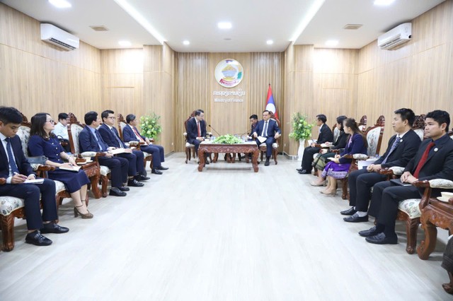 Quang cảnh buổi tiếp. Quang cảnh buổi tiếp.
