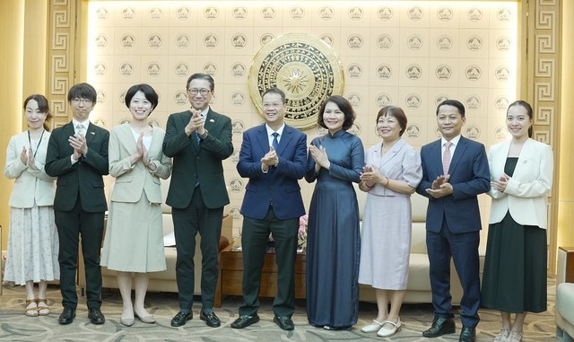 Hai bên chụp hình lưu niệm - Ảnh: Danang.gov.vn