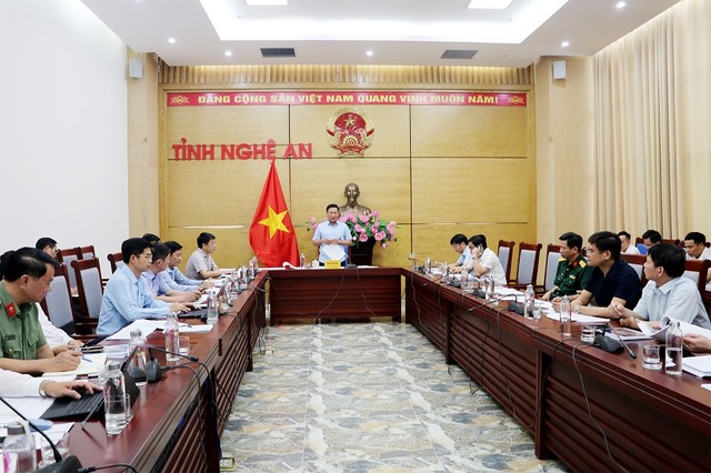 Tại buổi làm việc.