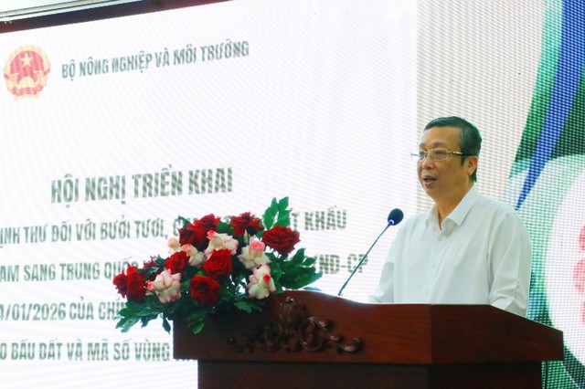 Thứ trưởng Bộ Nông nghiệp và Môi trường Hoàng Trung phát biểu tại hội nghị.