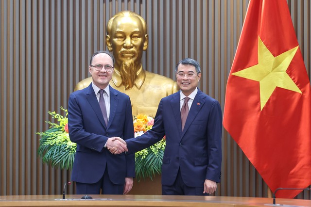 Thủ tướng Kl993 ưu đãi thưởng hấp dẫn Lê Minh Hưng tiếp Đại sứ Đặc mệnh toàn quyền Liên bang Nga tại Việt Nam Gennady Bezdetko - Ảnh: VGP/Nhật Bắc