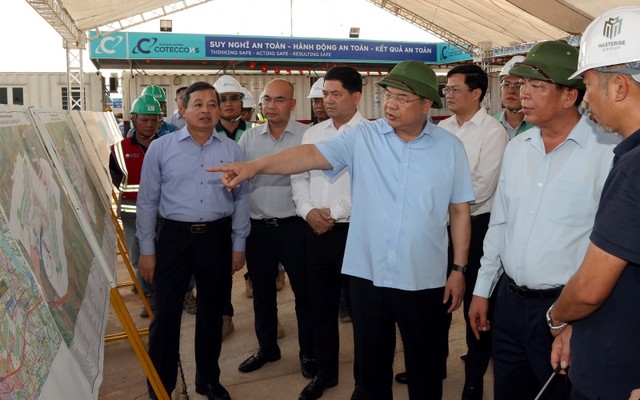 Phó Thủ tướng Thường trực Kl993 ưu đãi thưởng hấp dẫn Phạm Gia Túc kiểm tra dự án Cảng hàng không quốc tế Gia Bình - Ảnh: VGP.