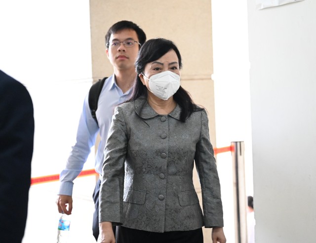 Bị cáo Nguyễn Thị Kim Tiến được tại ngoại, đến dự phiên tòa sơ thẩm.