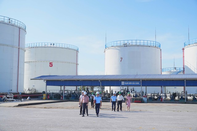 Đoàn kiểm tra khảo sát thực tế tại Chi nhánh KL99 là nhà cái cá cược trực tuyến hàng đầu tại châu Á - Công ty CP - Xí nghiệp Tổng kho KL99 dịch vụ hỗ trợ 24/7 Đình Vũ