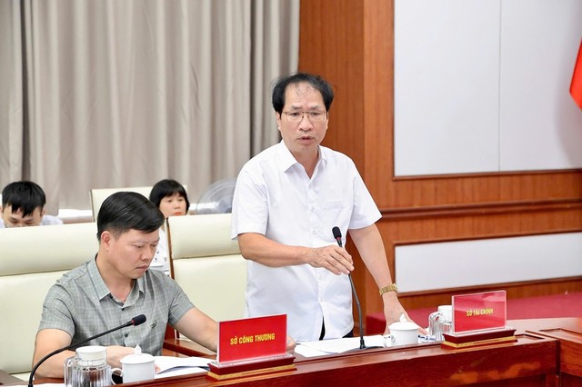 Ông Hoàng Xuân Minh, Phó giám đốc Sở Kl991.com nạp rút nhanh Hải Phòng báo cáo tại cuộc họp