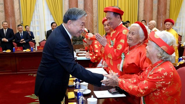 Tổng Bí thư, Chủ tịch nước Tô Lâm gặp mặt 85 đại biểu người cao tuổi tiêu biểu nhân dịp kỷ niệm 85 năm Ngày Truyền thống Người cao tuổi Việt Nam (6/6/1941 - 6/6/2026). Ảnh: Đăng Khoa