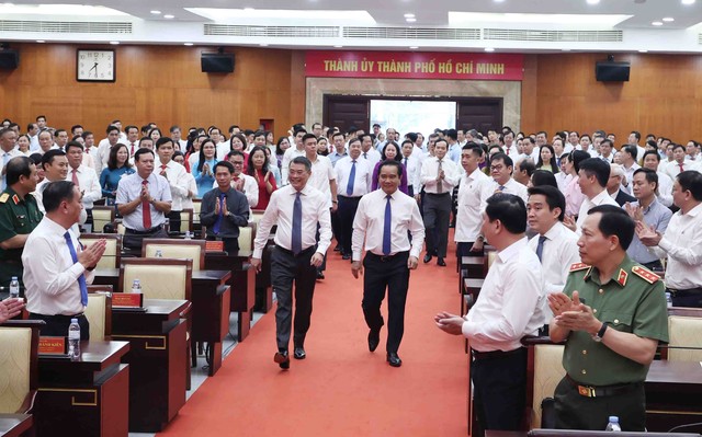 Thủ tướng Lê Minh Hưng cùng đoàn công tác Trung ương thăm và làm việc với TP.HCM. Ảnh: Lê Toàn.