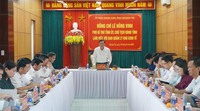Chủ tịch UBND tỉnh Quảng Trị Lê Hồng Vinh phát biểu tại cuộc họp.