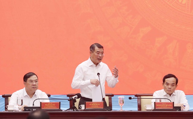 Buổi làm việc của Thủ tướng với TP.HCM có sự tham dự của nhiều Phó Thủ tướng, Bộ trưởng, Trưởng ngành nhằm trực tiếp trao đổi, tháo gỡ các khó khăn, tạo điều kiện và động lực để Thành phố thực hiện mục tiêu phát triển. Ảnh: Lê Toàn