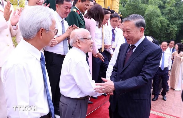 Tổng Bí thư, Chủ tịch nước Tô Lâm với các nhà báo tiêu biểu - Ảnh: TTXVN Tổng Bí thư, Chủ tịch nước Tô Lâm với các nhà báo tiêu biểu - Ảnh: TTXVN
